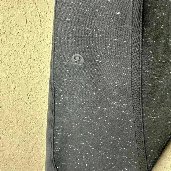 Lululemon Free To Flow Crop gray size 6 18” inseam - Picture 3 of 5